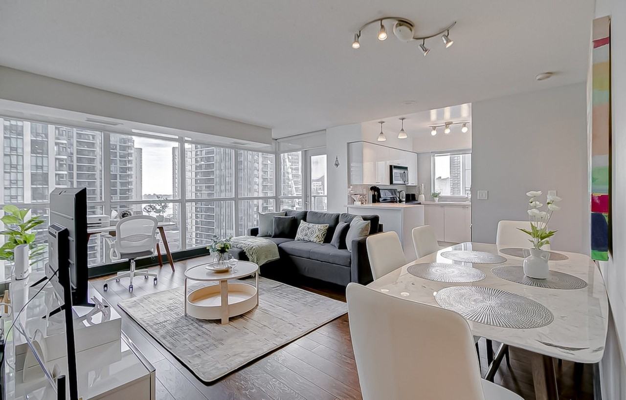 16 Yonge St #1581532P - Photo 2 of 25