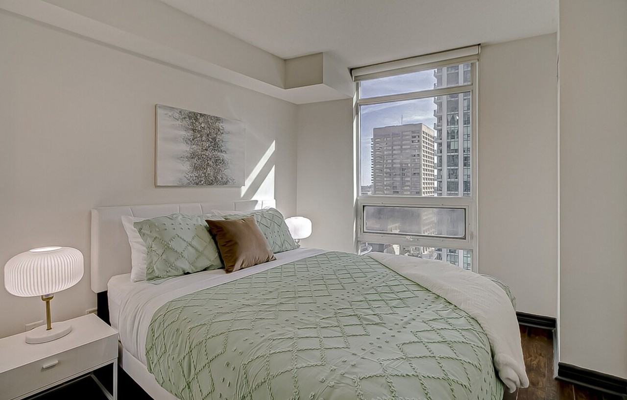 16 Yonge St #1581532P - Photo 3 of 25