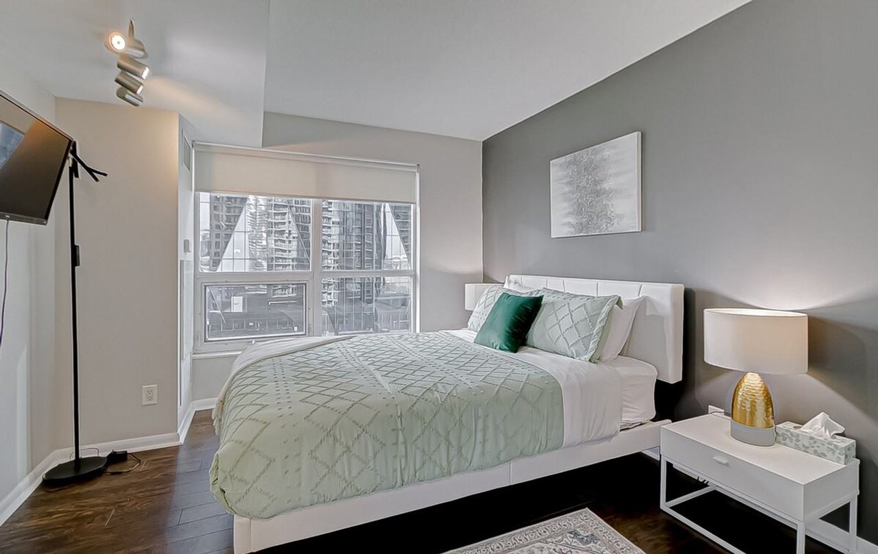 16 Yonge St #1581532P - Photo 4 of 25