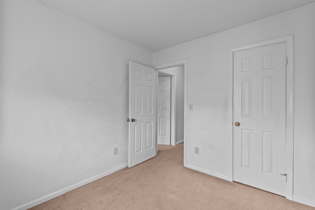 405 Falling Ln #1 - Photo 4 of 37
