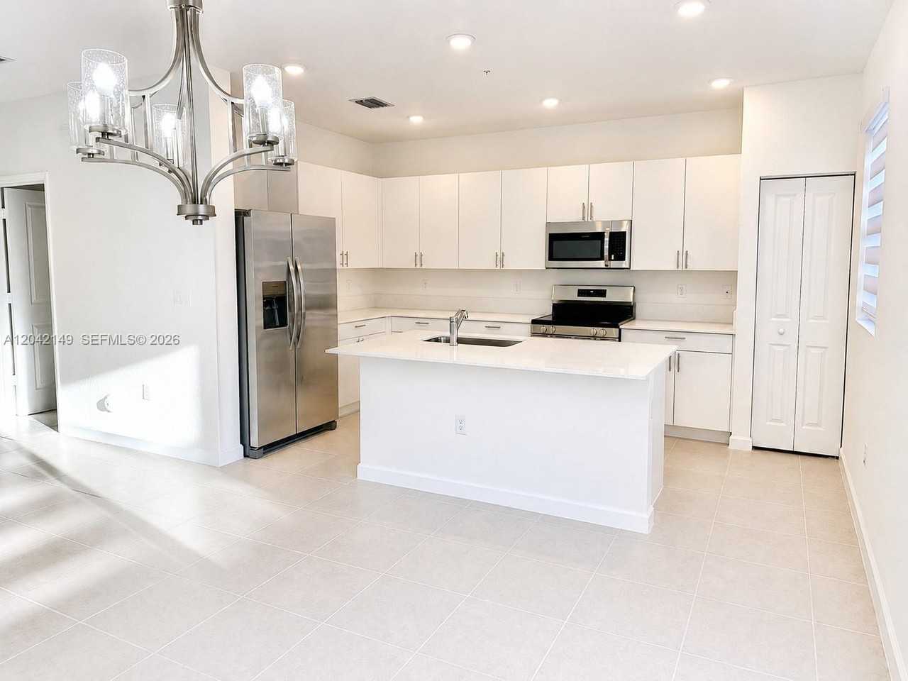 114 Southwest 184th Avenue - Photo 2 of 15