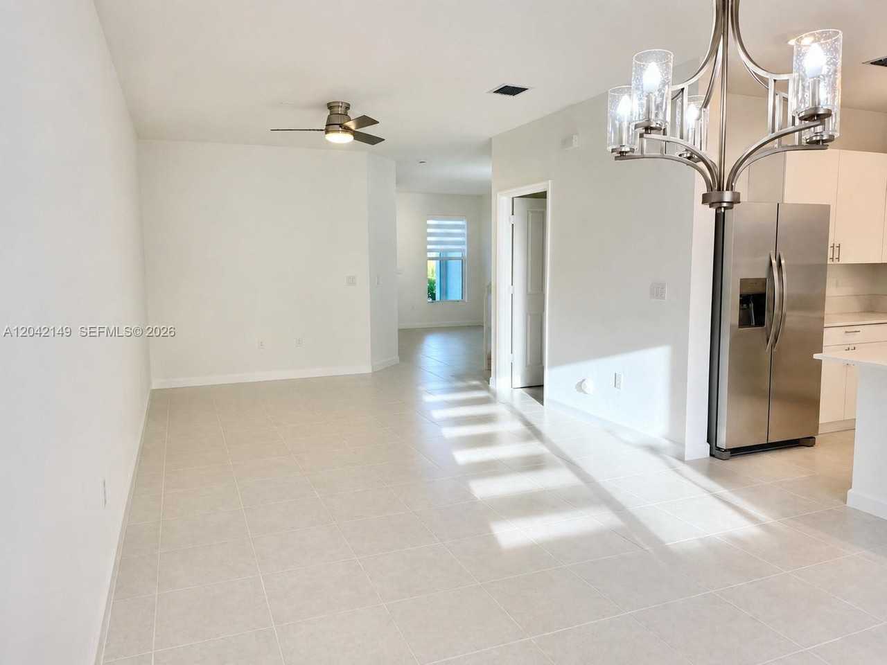 114 Southwest 184th Avenue - Photo 4 of 15
