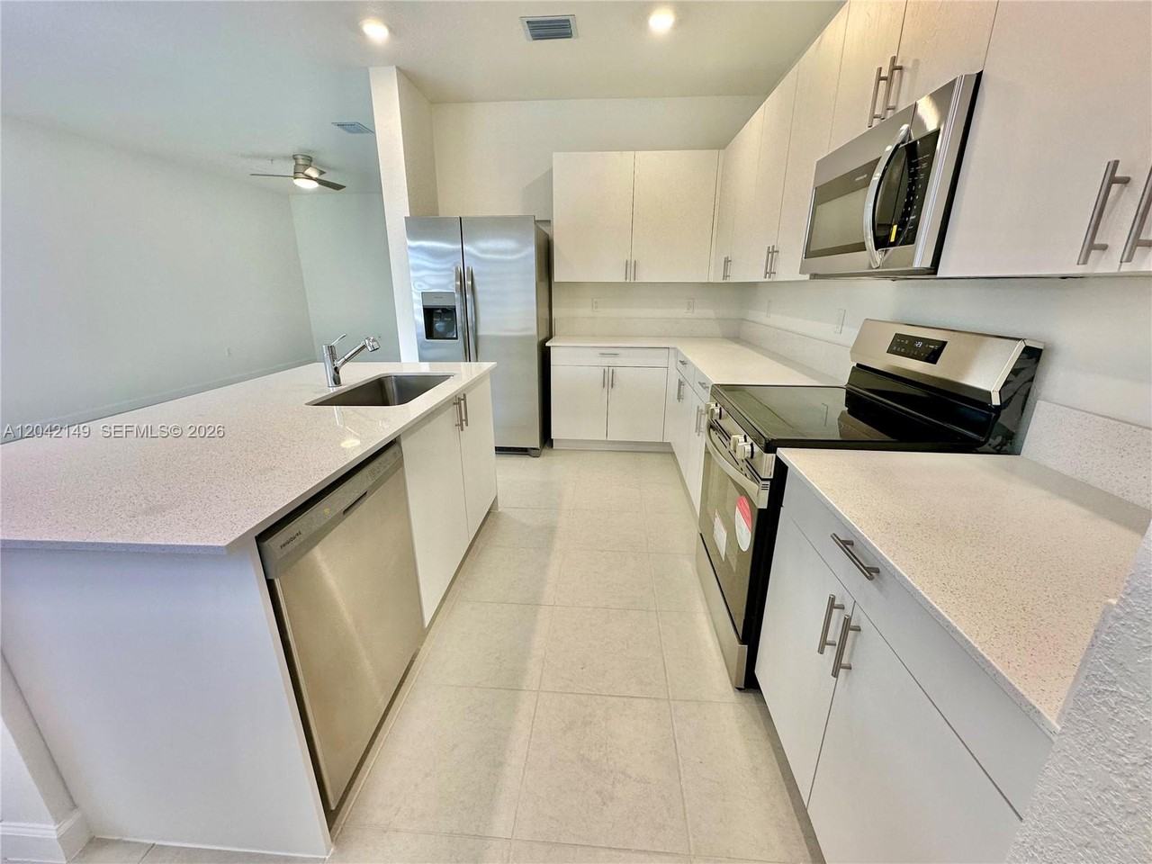 114 Southwest 184th Avenue - Photo 6 of 15