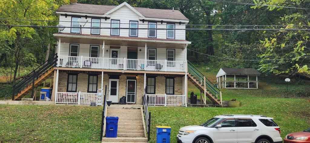 1523 S George St - Photo 2 of 2