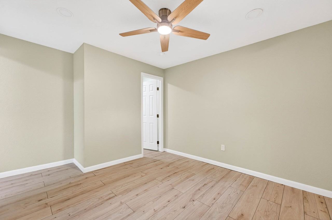 3707 W Gray St - Photo 3 of 9