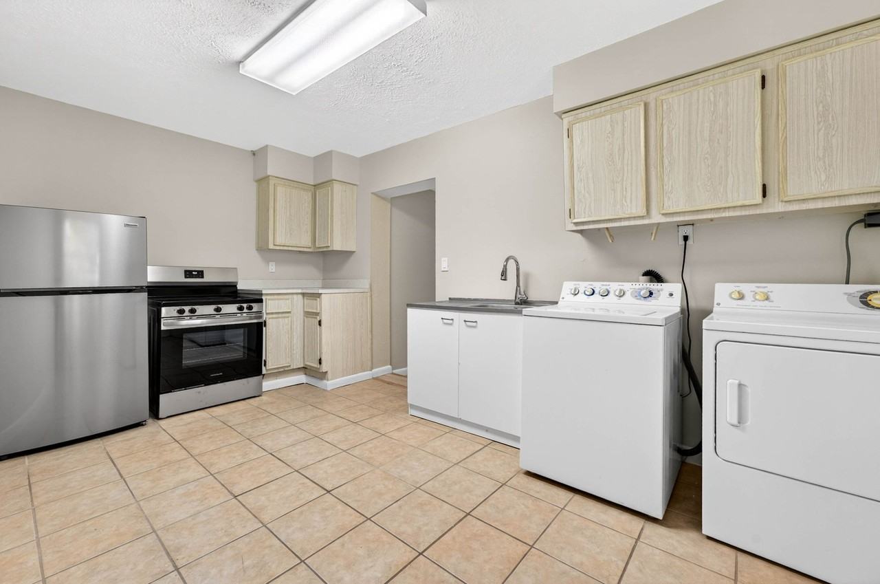 3707 W Gray St - Photo 6 of 9