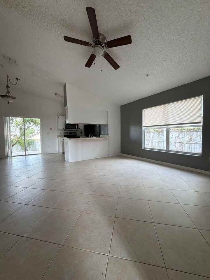 13855 Glasser Ave - Photo 2 of 12