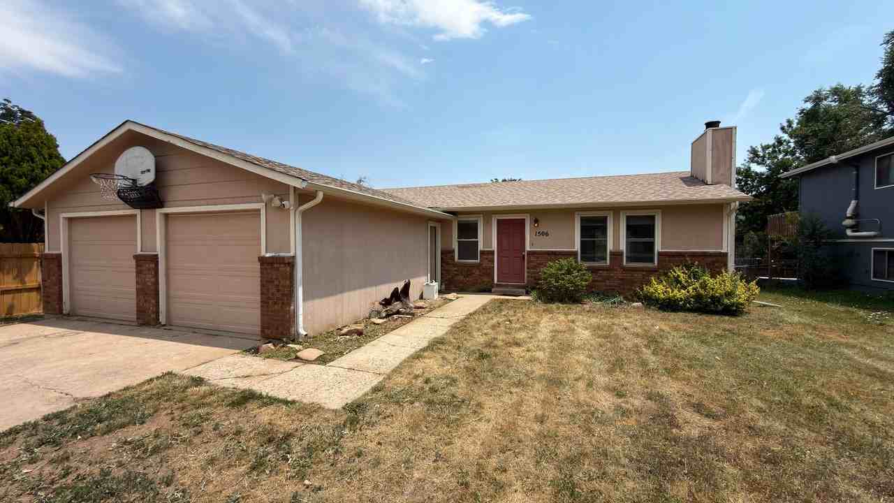 1506 Wildwood Ct - Photo 2 of 20