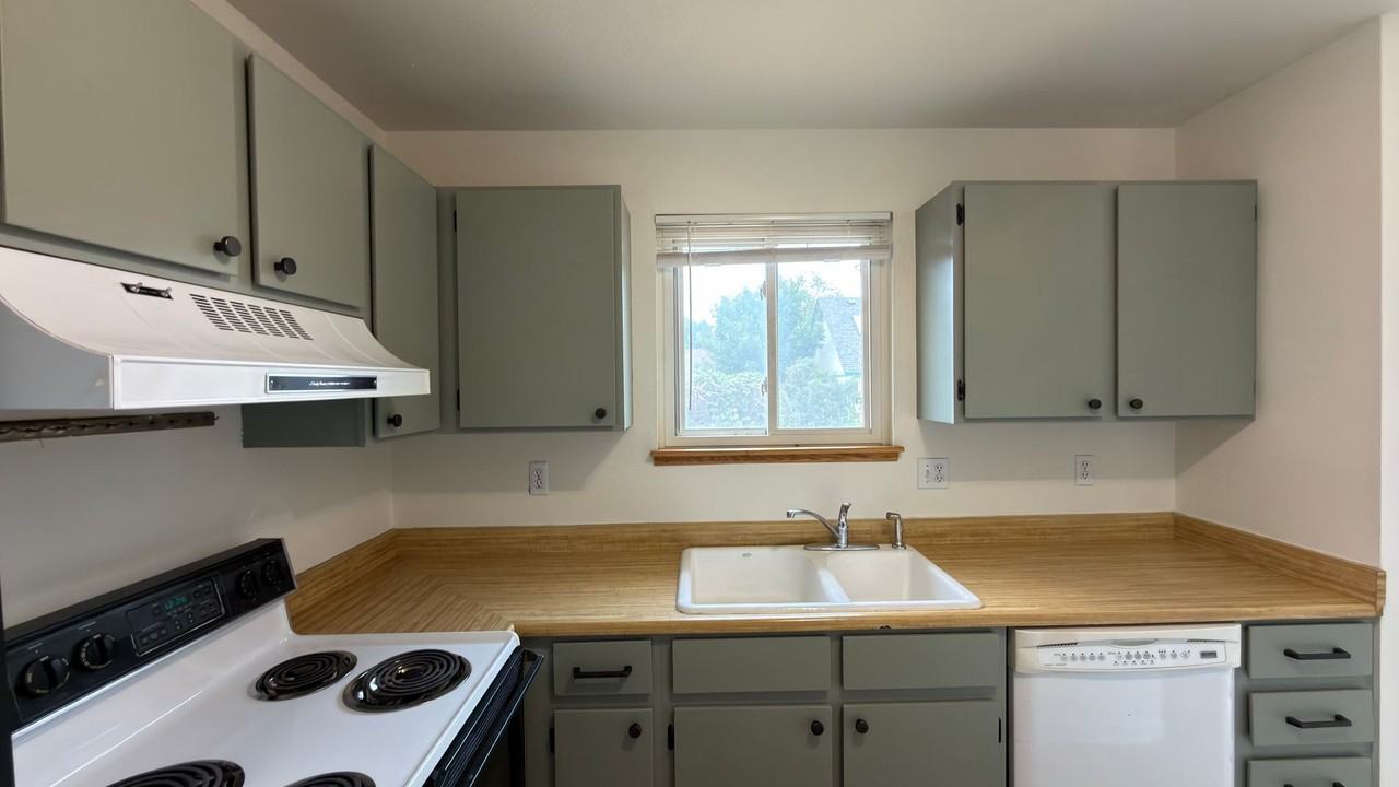 1506 Wildwood Ct - Photo 6 of 20