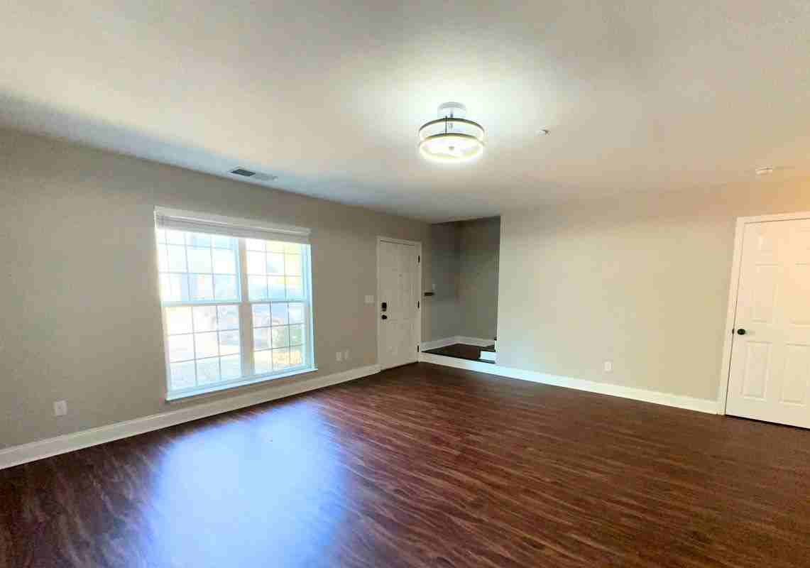 1126 Maple Tree Ln - Photo 5 of 39