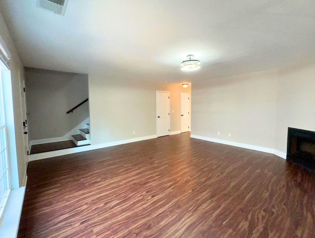 1126 Maple Tree Ln - Photo 7 of 39