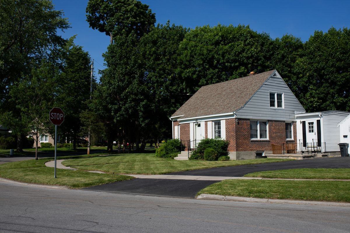 1343 Cosgrove St - Photo 3 of 3