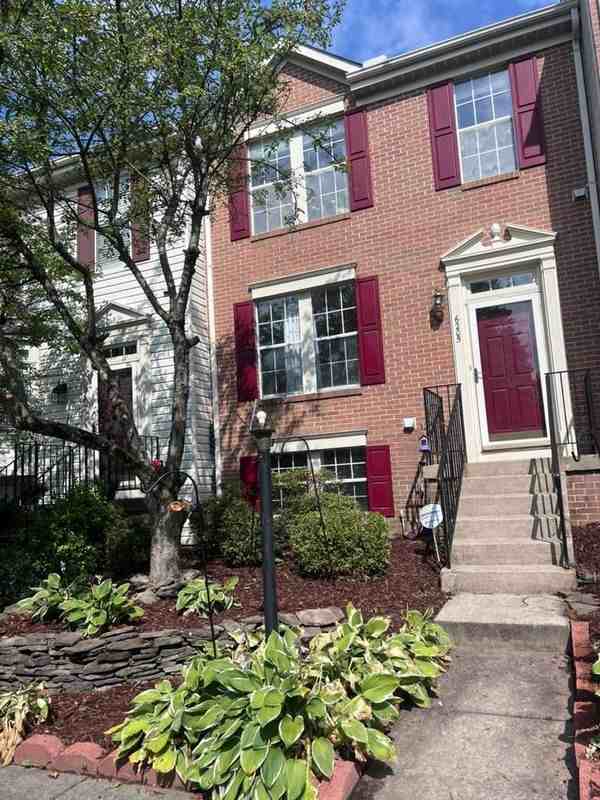 6205 Abbottsbury Row - Photo 2 of 36