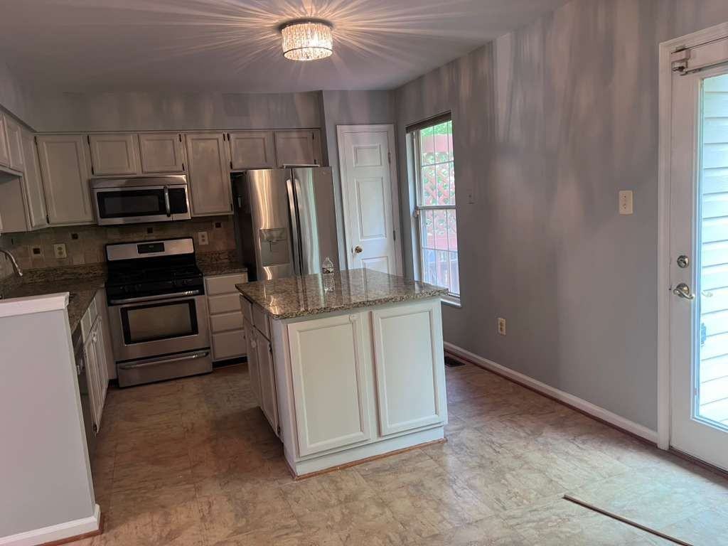 6205 Abbottsbury Row - Photo 5 of 36