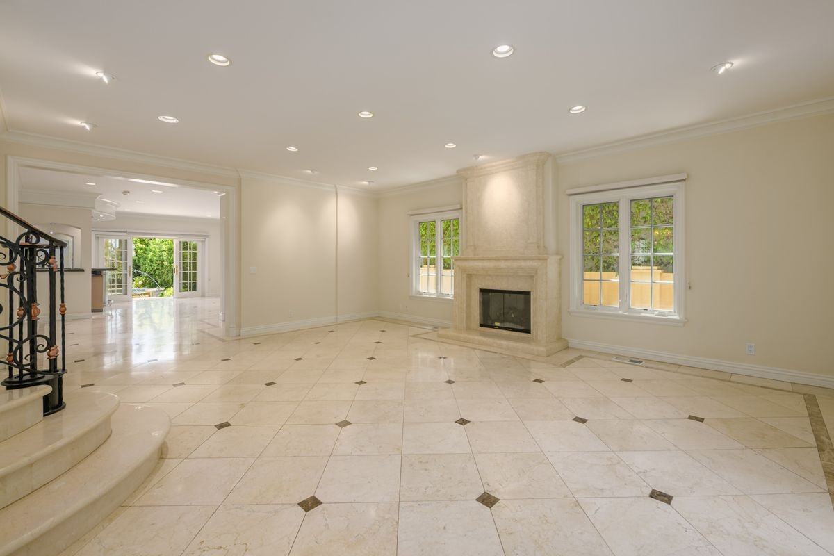 204 Foothill Rd - Photo 2 of 9