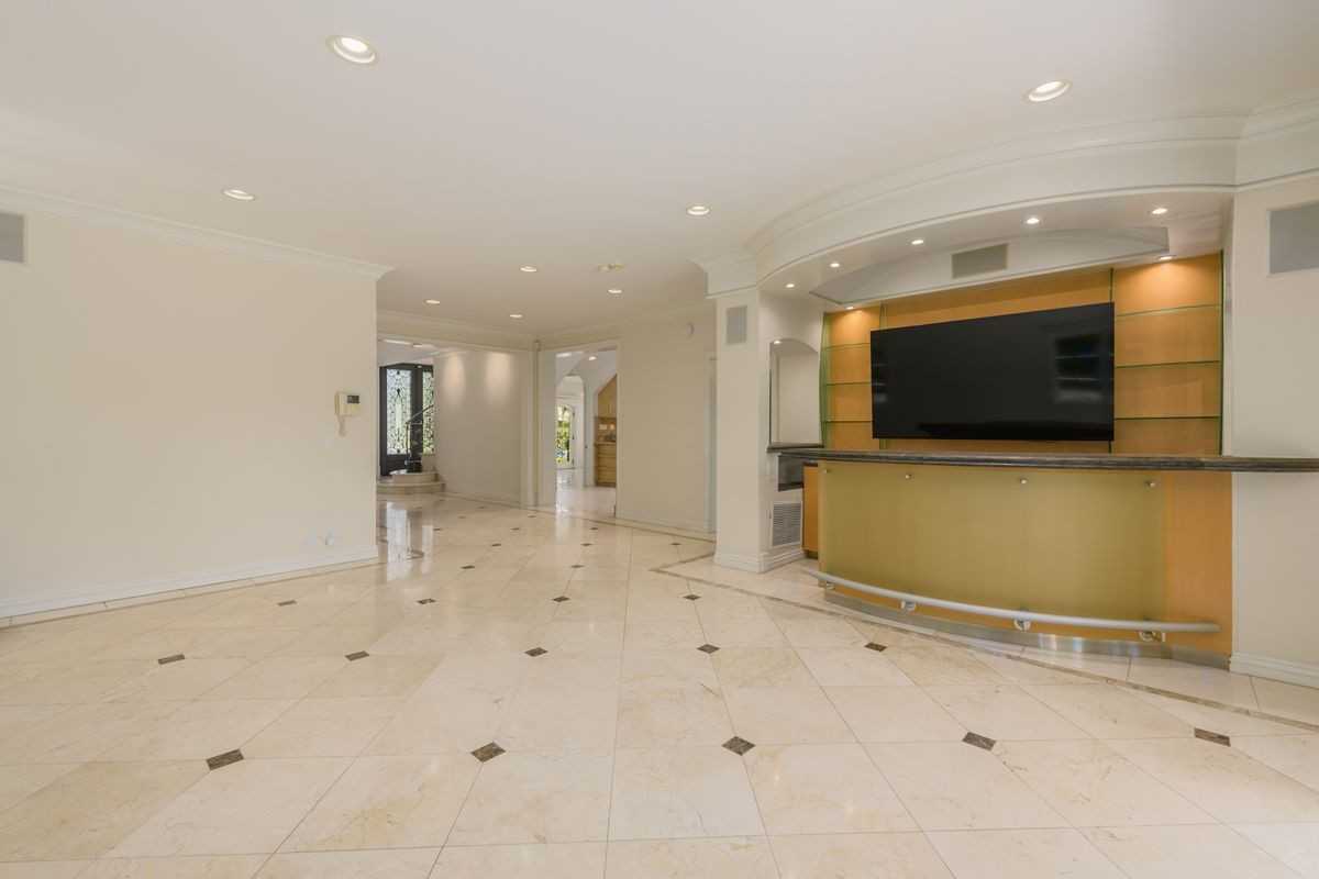 204 Foothill Rd - Photo 3 of 9