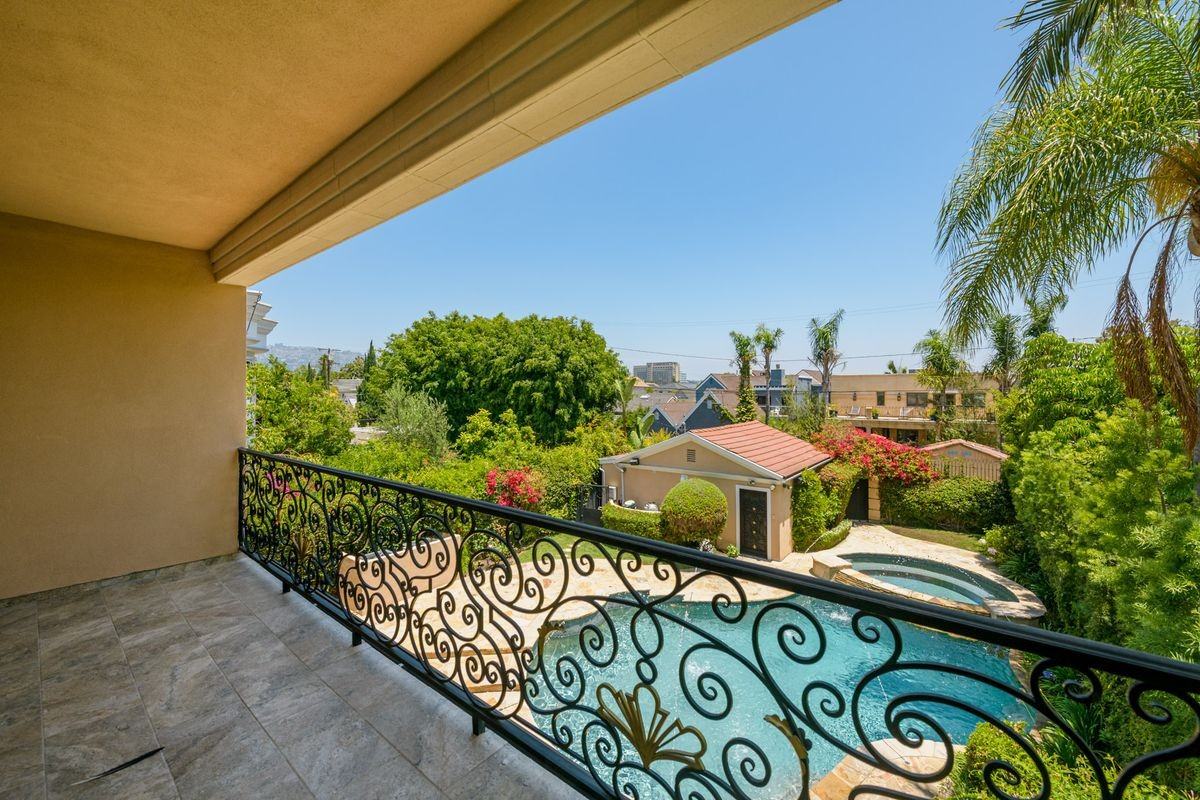204 Foothill Rd - Photo 5 of 9
