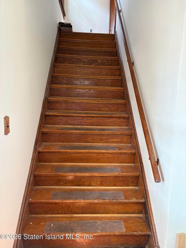 24 Winthrop Pl - Photo 2 of 17