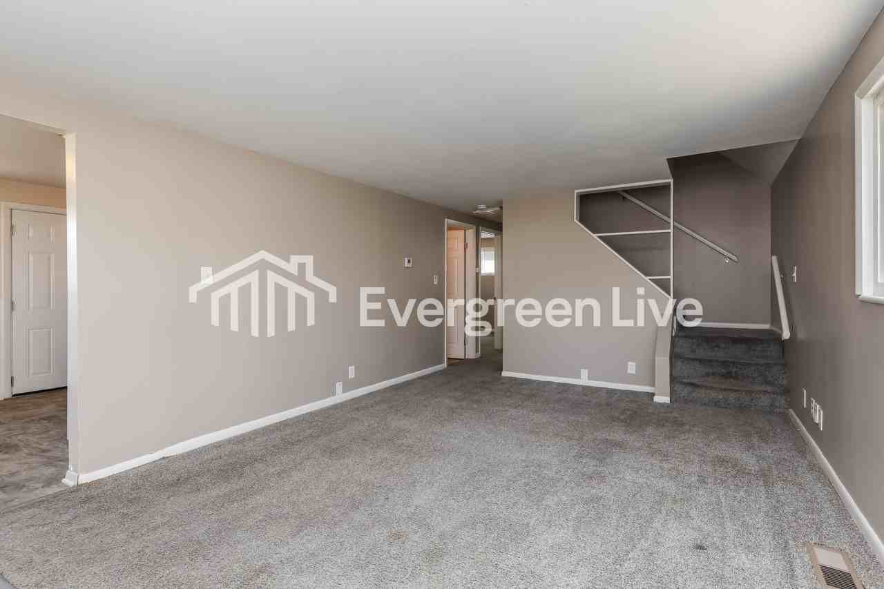 4014 Woodcliffe Ave - Photo 3 of 15
