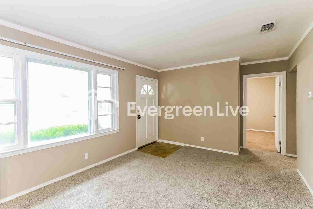 1919 Williams Dr - Photo 3 of 15