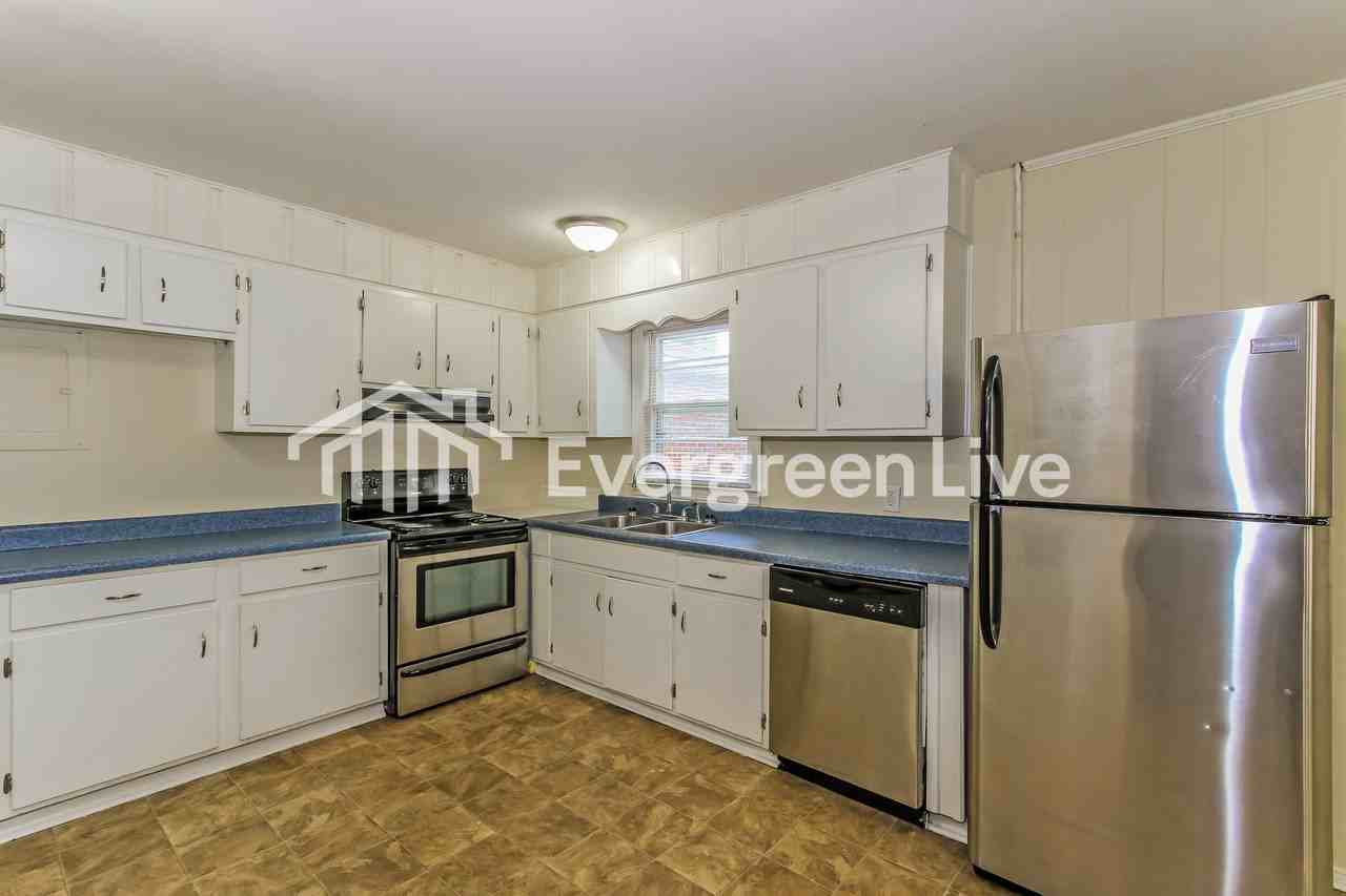 1919 Williams Dr - Photo 6 of 15