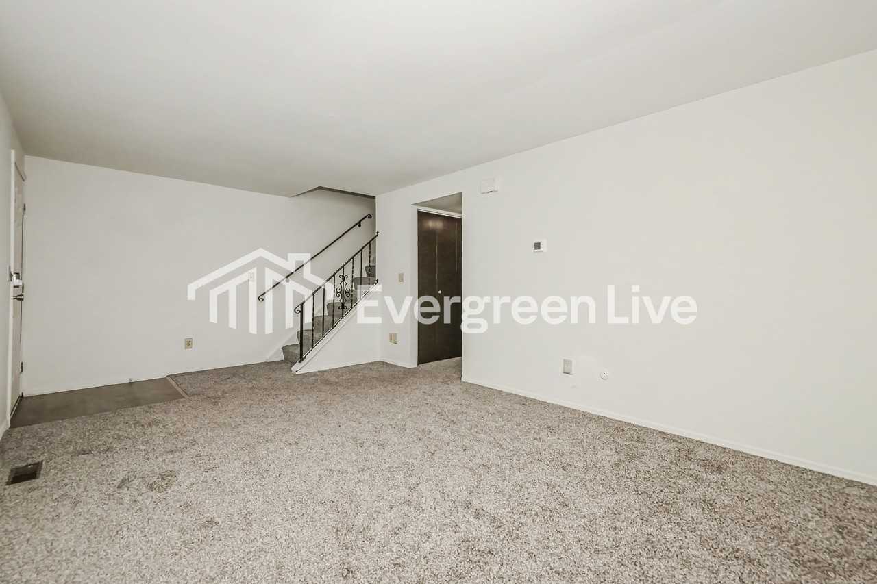 8095 Mount Aetna St - Photo 4 of 15
