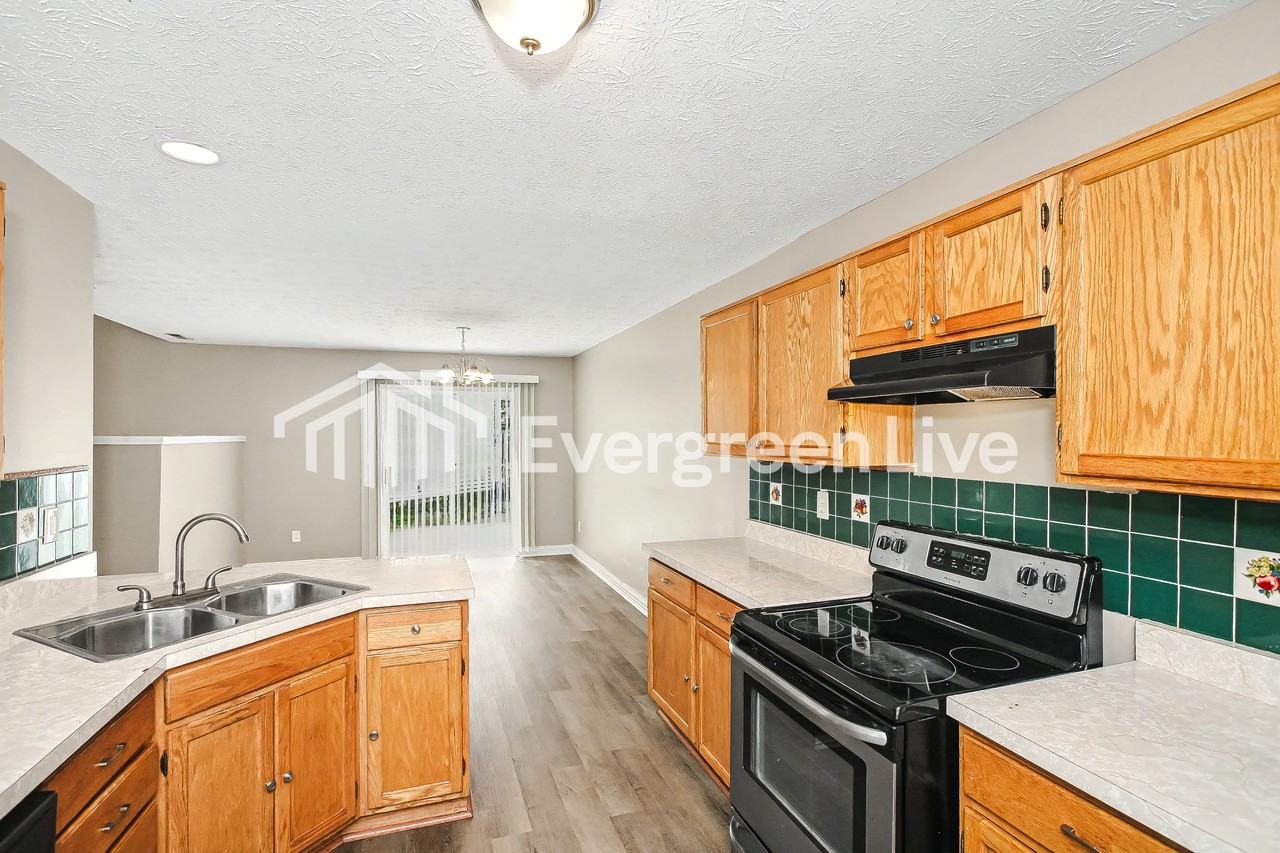 4919 Lewiston Dr - Photo 5 of 15