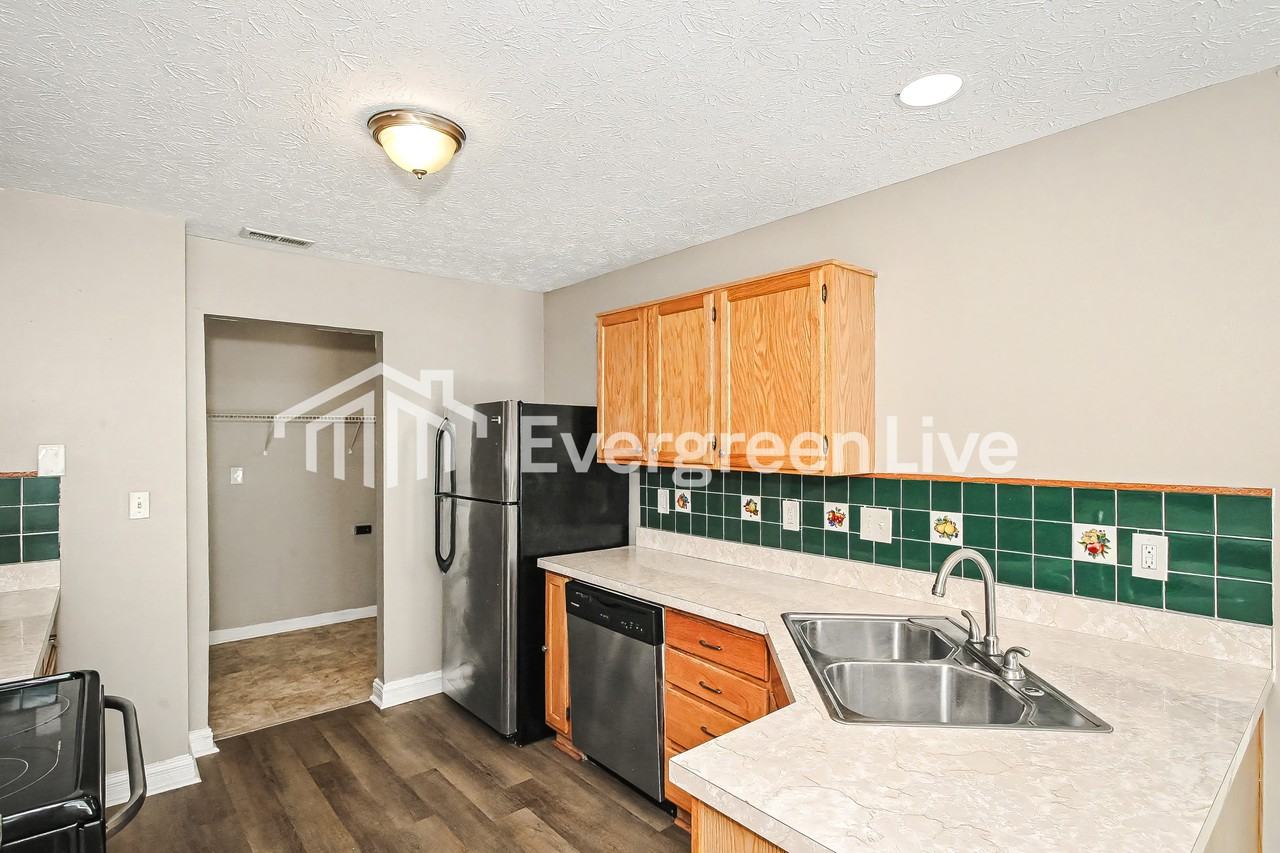 4919 Lewiston Dr - Photo 6 of 15