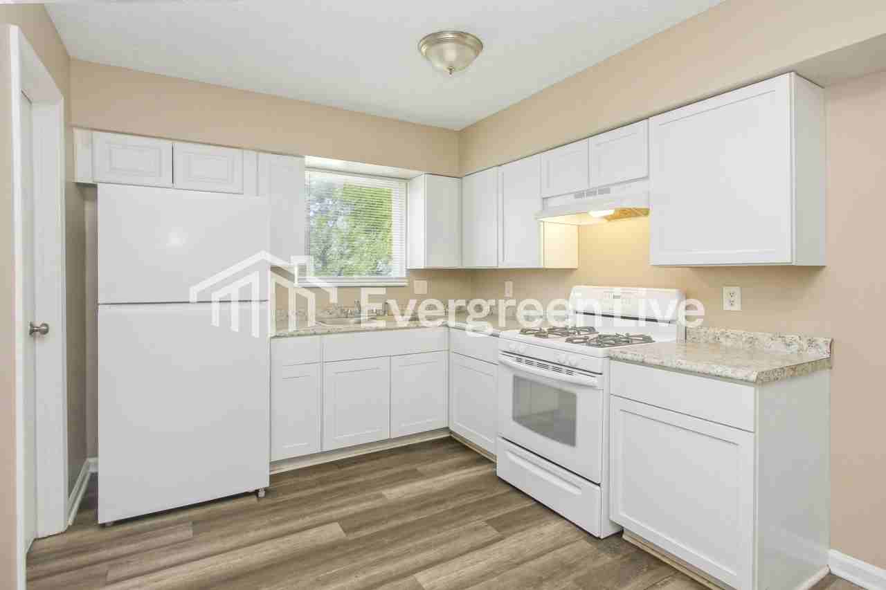 3433 Caroline Ave - Photo 6 of 16