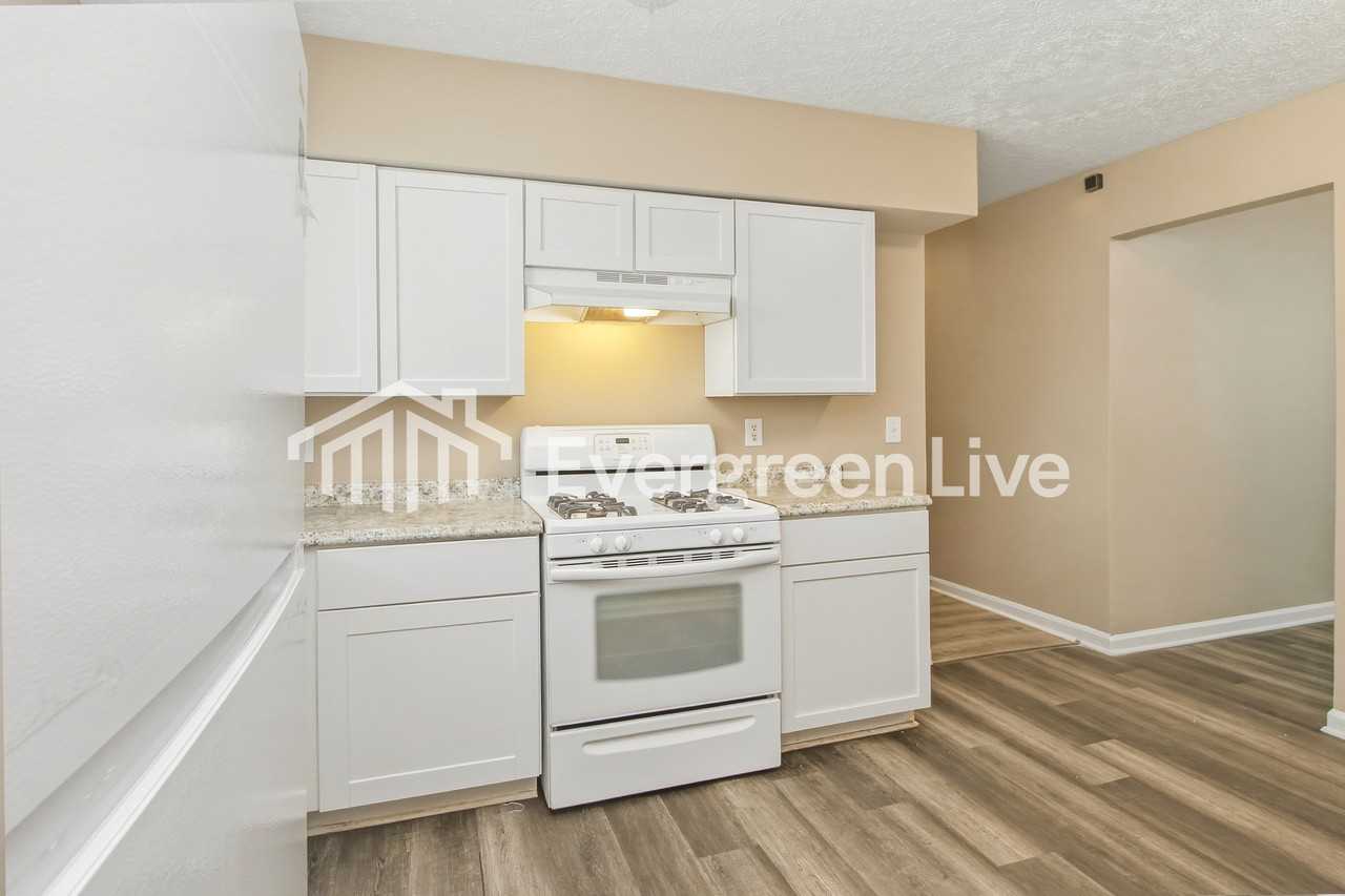 3433 Caroline Ave - Photo 7 of 16