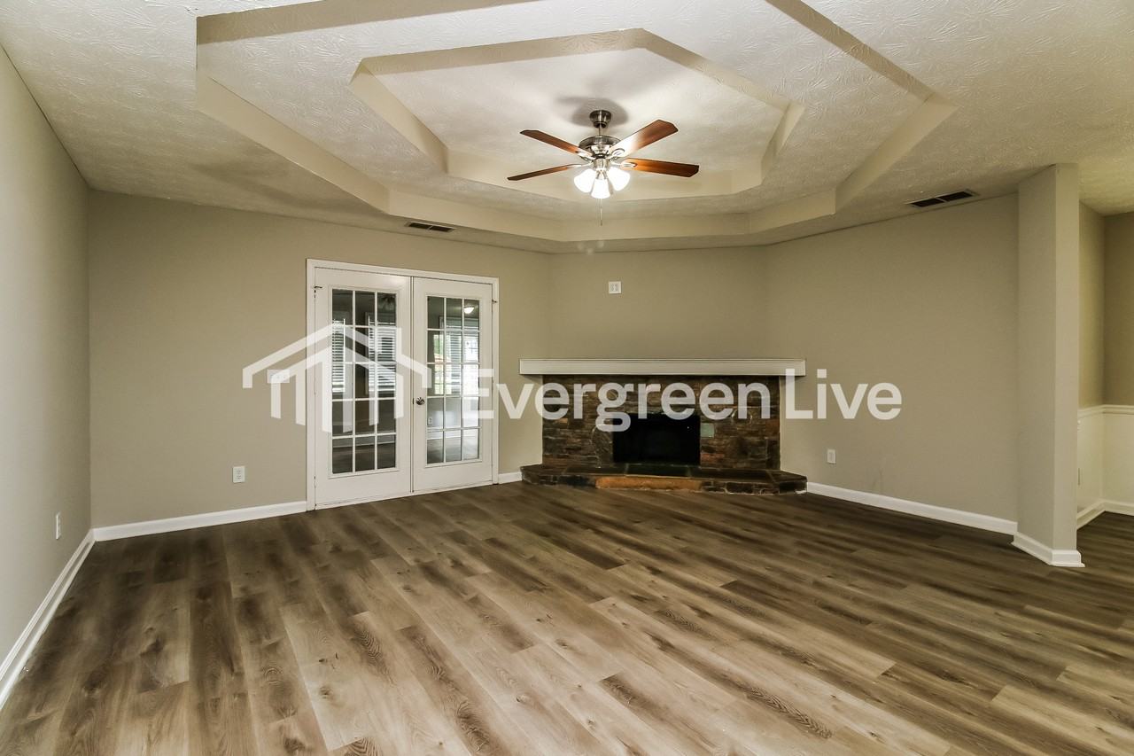 115 Brandon Dr - Photo 2 of 15
