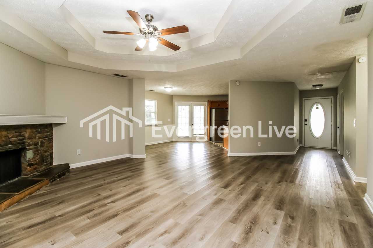 115 Brandon Dr - Photo 3 of 15