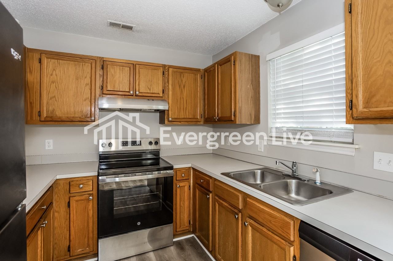 7211 Meadow Glen Dr - Photo 2 of 10