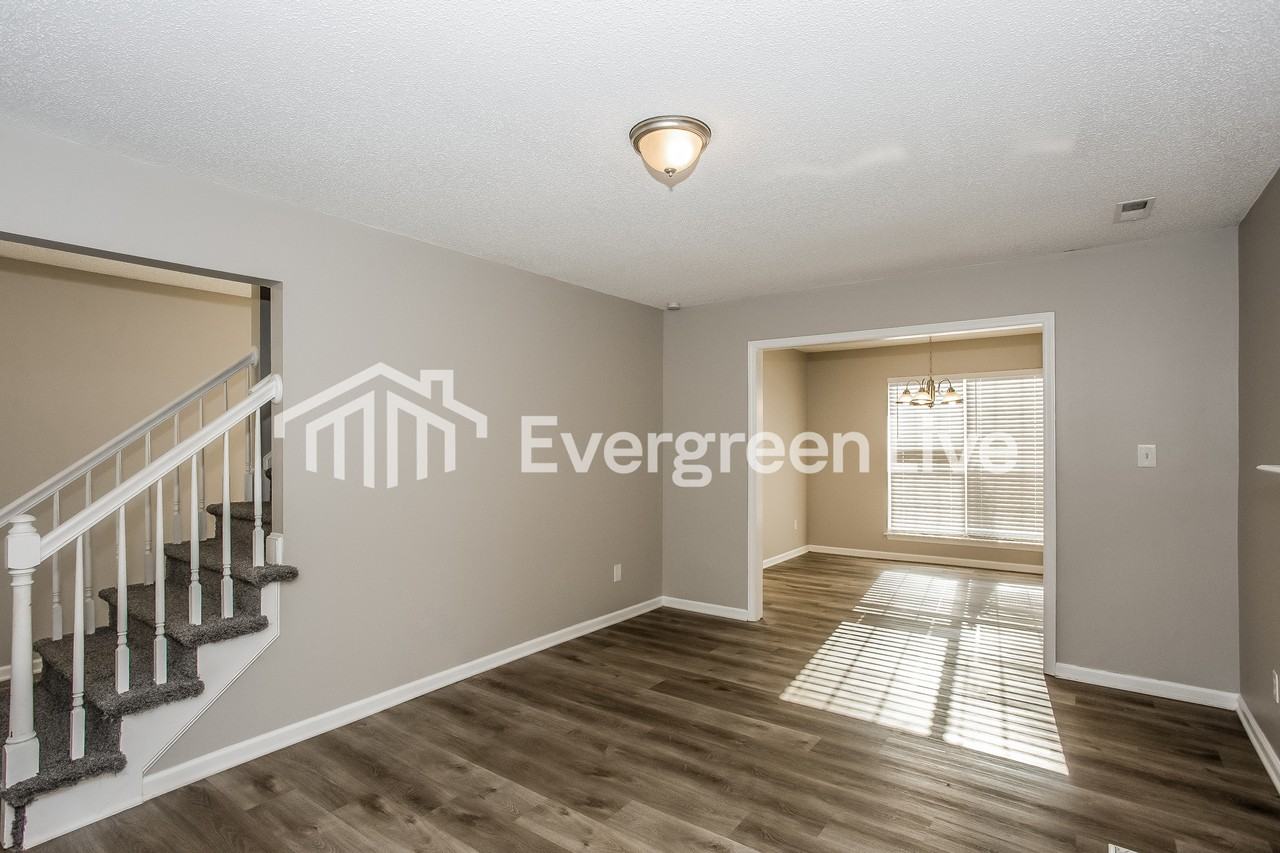 7211 Meadow Glen Dr - Photo 4 of 10