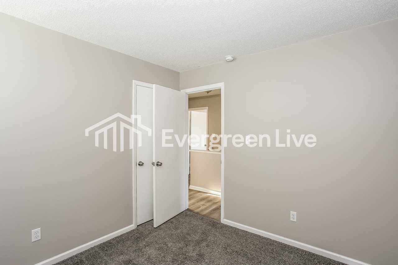 7211 Meadow Glen Dr - Photo 5 of 10