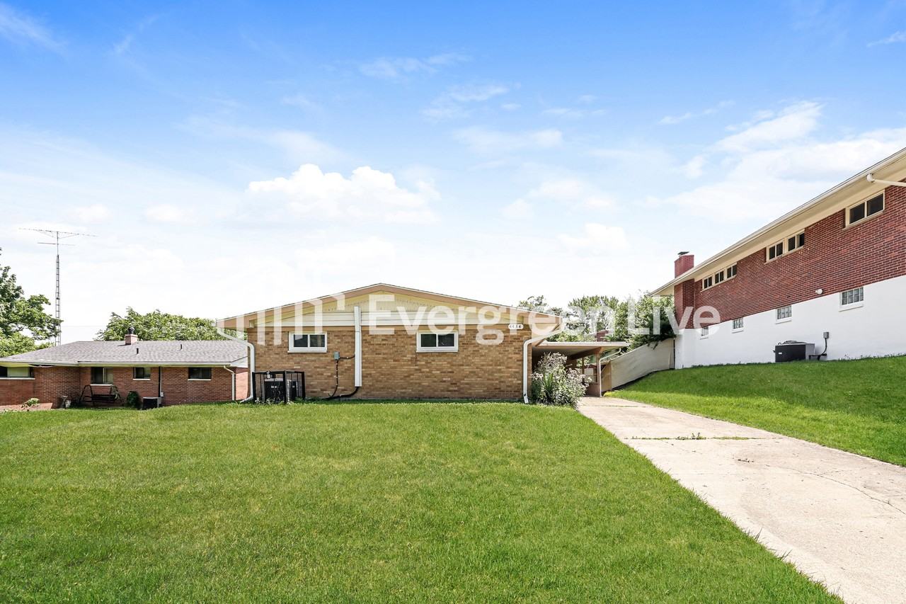 4434 Reading Rd - Photo 2 of 15