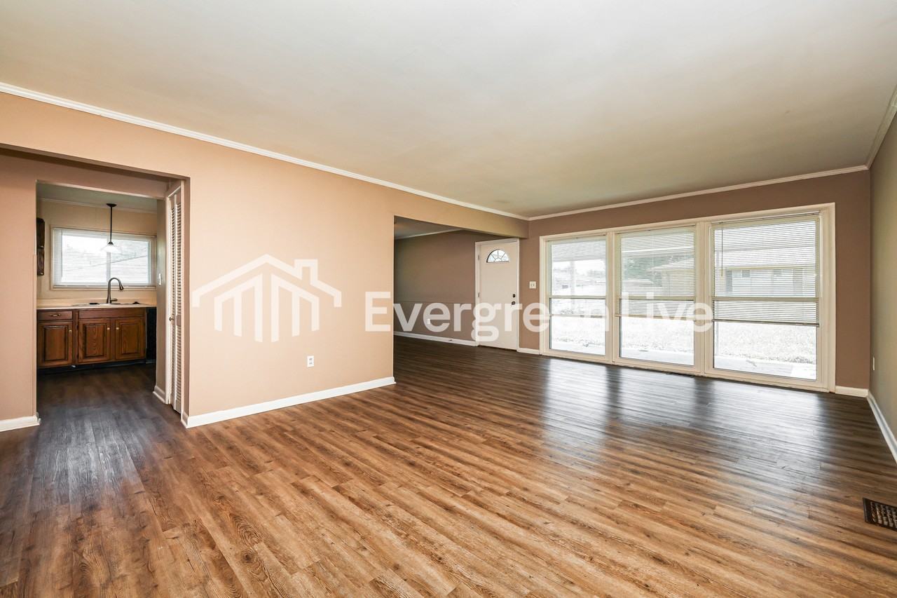 4434 Reading Rd - Photo 3 of 15