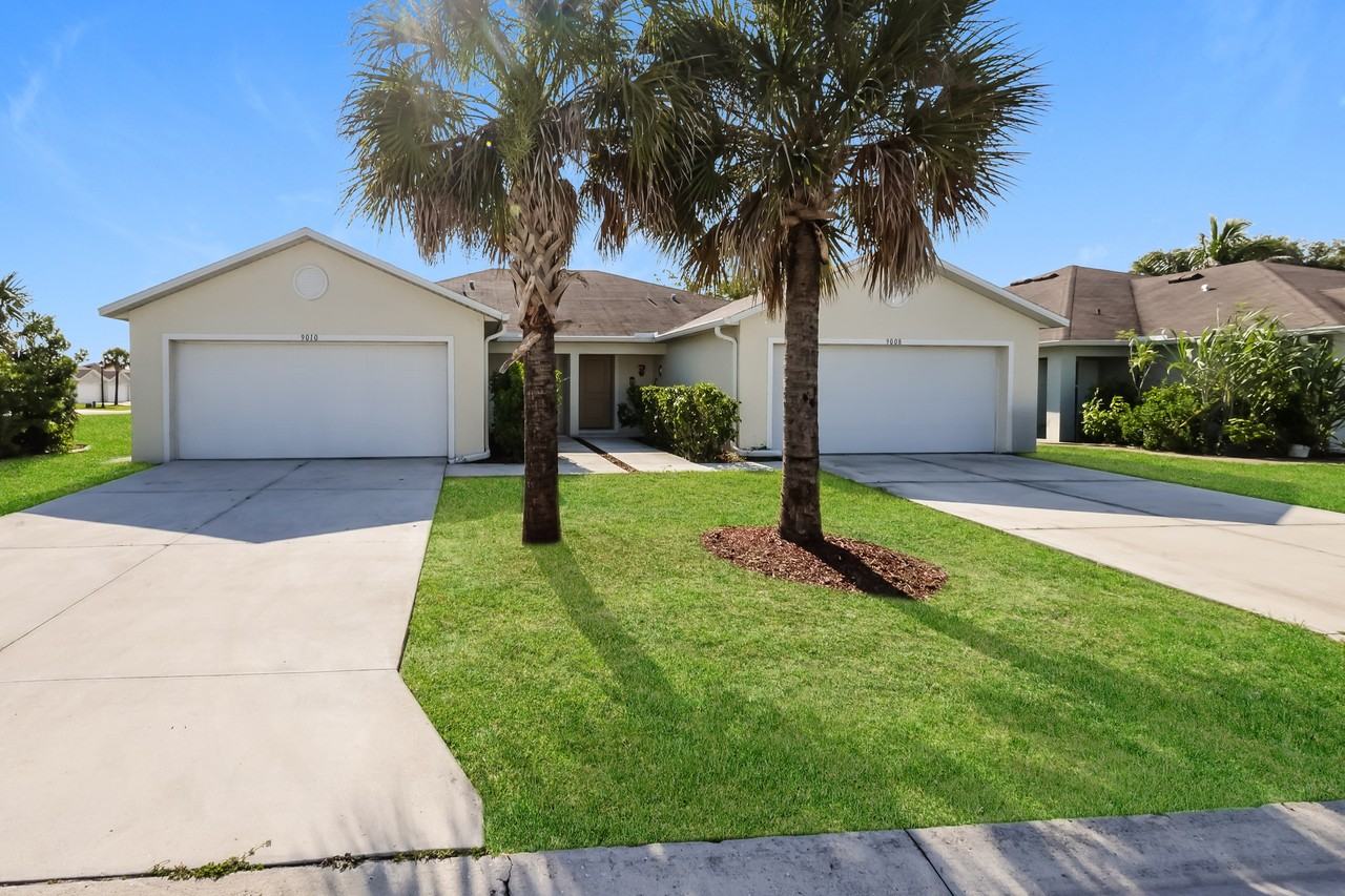 9010 Aegean Cir - Photo 2 of 15