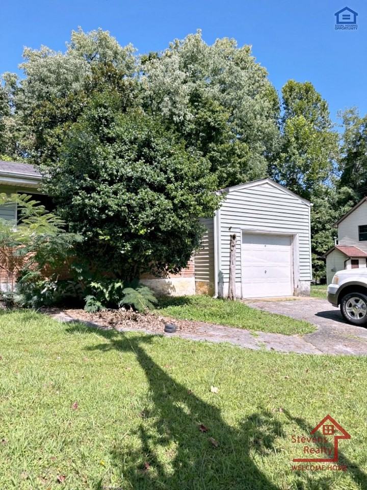 409 Donaldson Rd - Photo 2 of 12