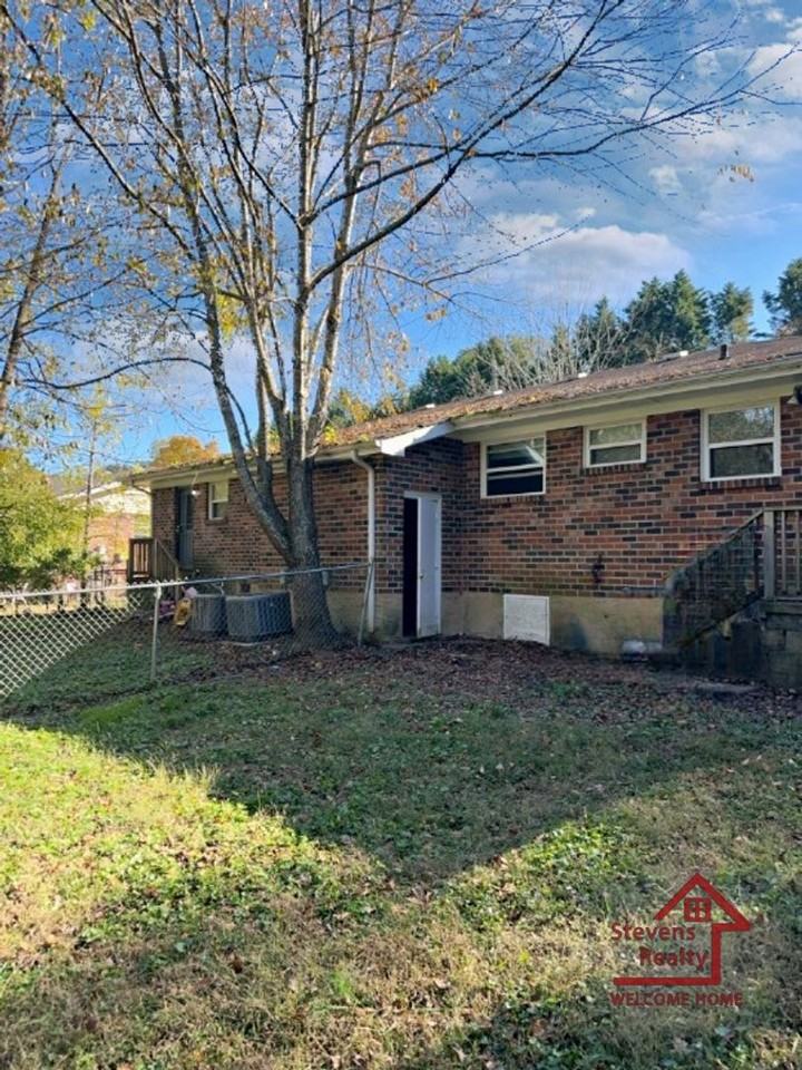 1231 Helena Dr #A - Photo 5 of 14