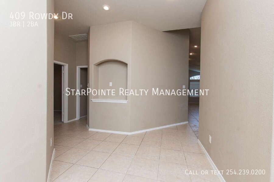 409 Rowdy Dr - Photo 3 of 26