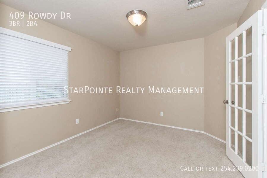 409 Rowdy Dr - Photo 5 of 26