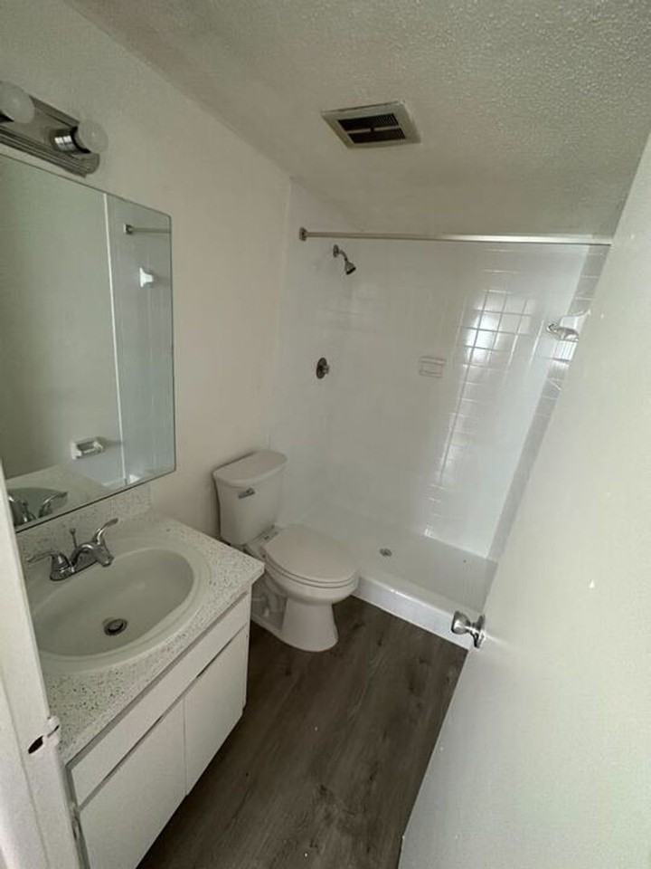 Andover Club Apartments - Photo 4 of 10
