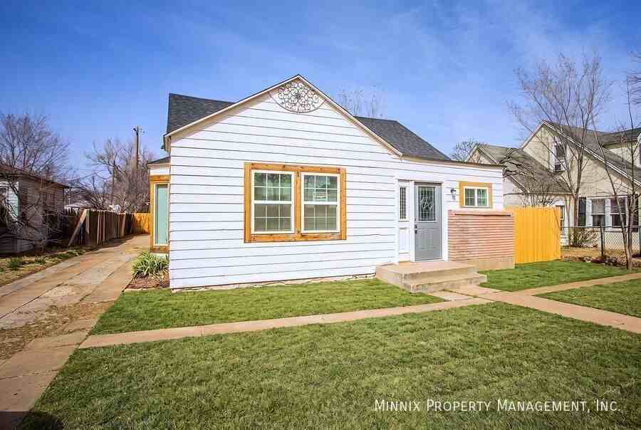 2222 27th St - Photo 2 of 47