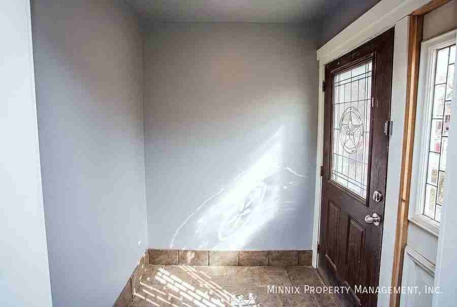2222 27th St - Photo 5 of 47