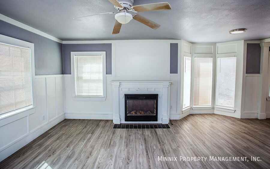 2222 27th St - Photo 6 of 47