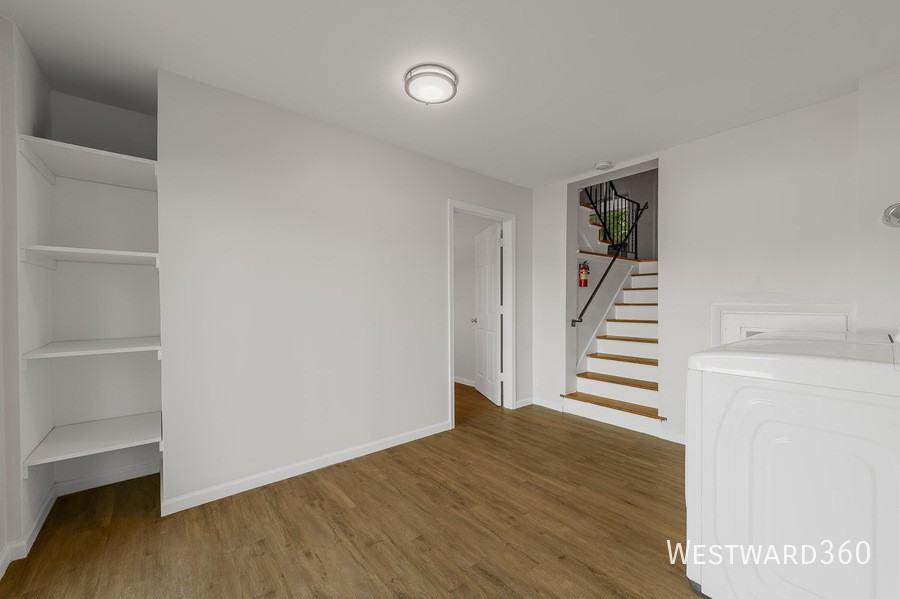 325 E Lake St - Photo 2 of 21