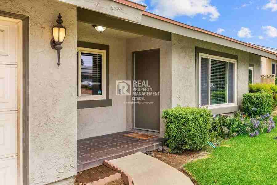 7970 Cambridge Ave - Photo 3 of 43