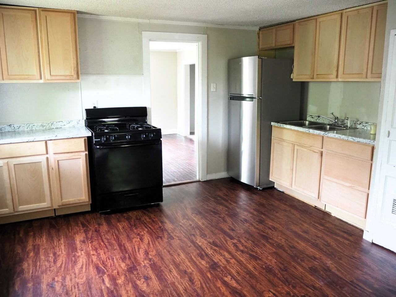 1225 Norman St - Photo 4 of 10