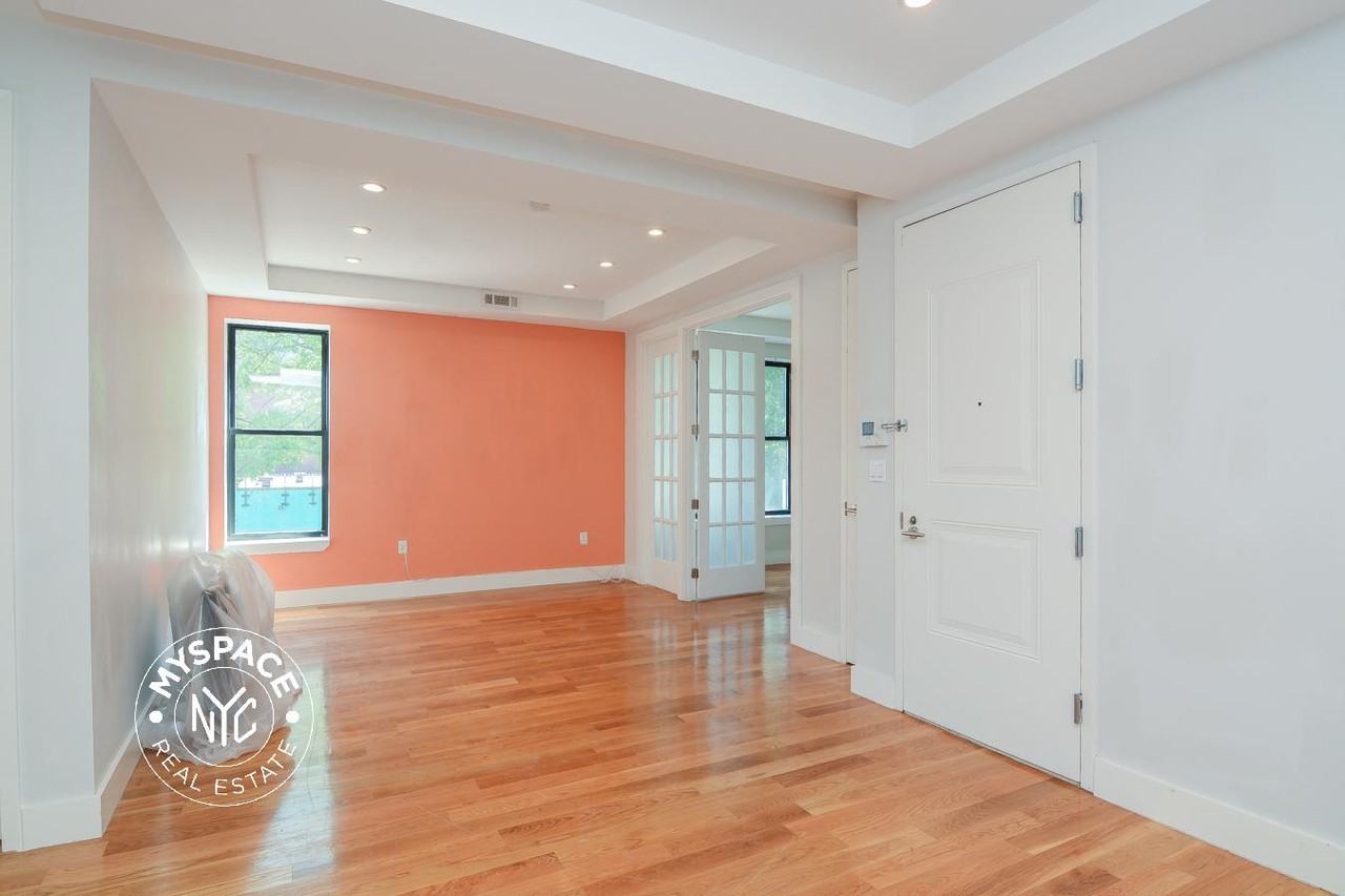951 Prospect Pl #4R - Photo 2 of 10